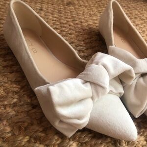 New: Ivy City Co. The Bow Ballet Flat. Velvet Upper. Size 8